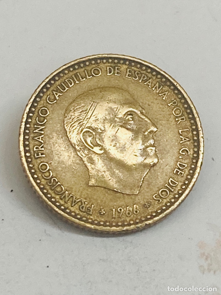 Monedas Franco: Moneda de una peseta 1966 E74 - Foto 1