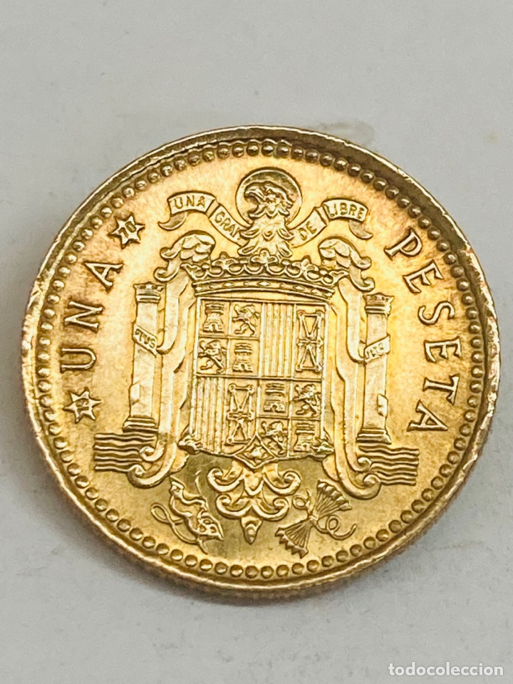 Monedas Franco: Moneda de una peseta 1966 E70 - Foto 1