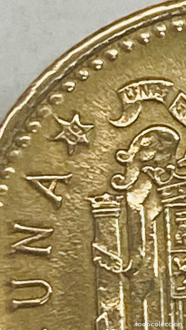 Monedas Franco: Moneda de una peseta 1966 E69 - Foto 2
