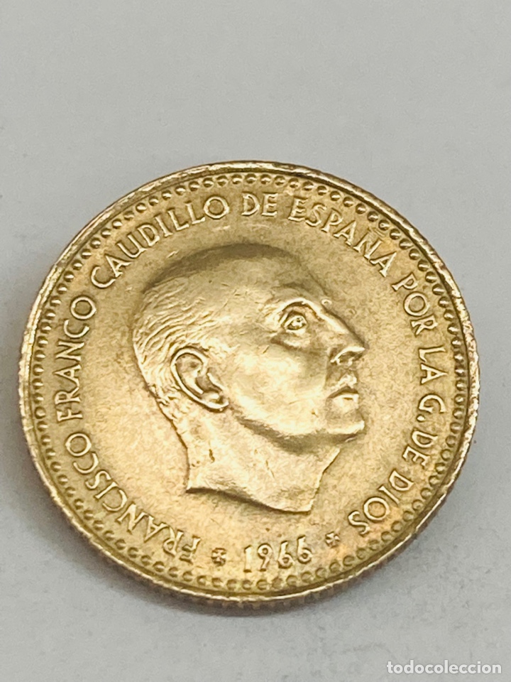 Monedas Franco: Moneda de una peseta 1966 E68 - Foto 3