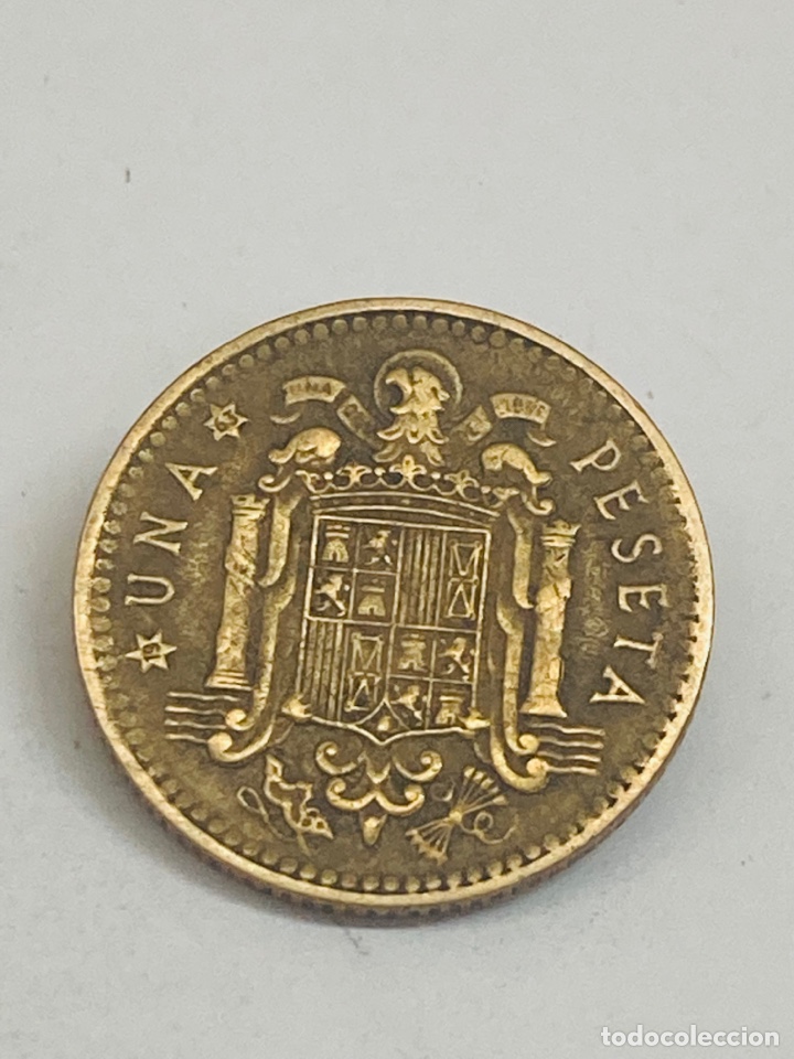 Monedas Franco: Moneda de una peseta 1963 E63 - Foto 1