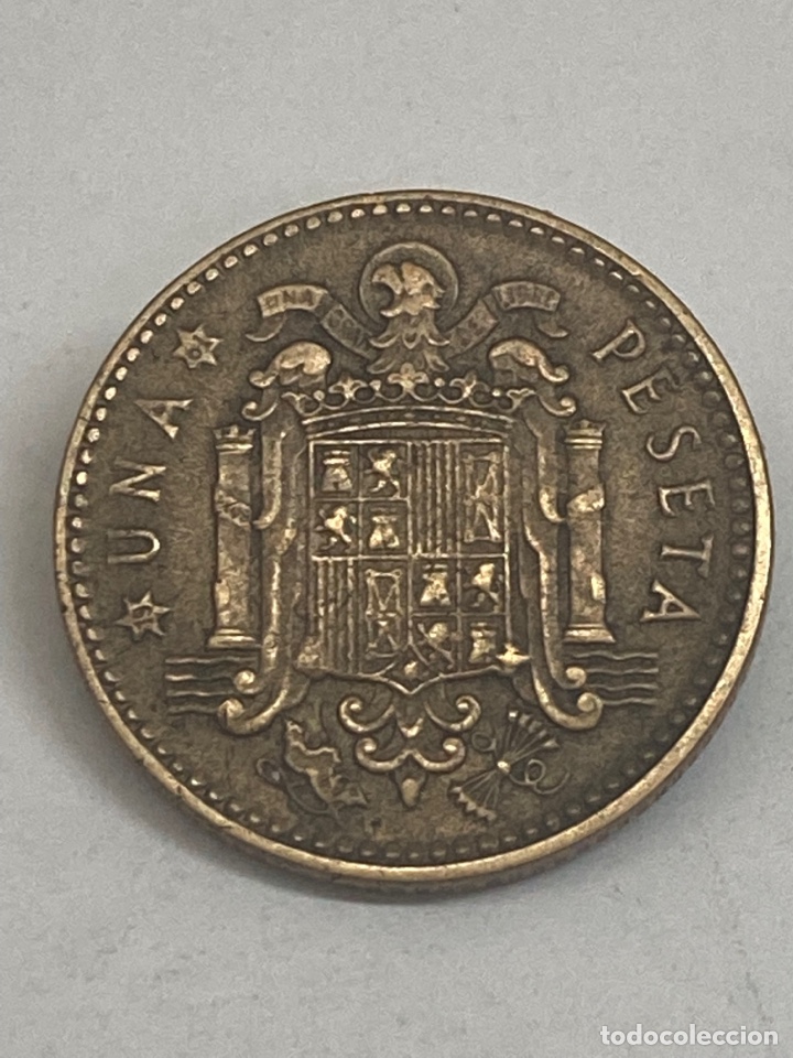 Monedas Franco: Moneda de una peseta 1953 E61 - Foto 1
