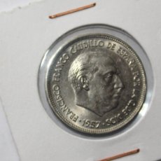 Monedas Franco: MONEDA DE 25 PESETAS DE 1957 ESTRELLA 69 MBC, LA MONEDA DE LA FOTO. Lote 386999234