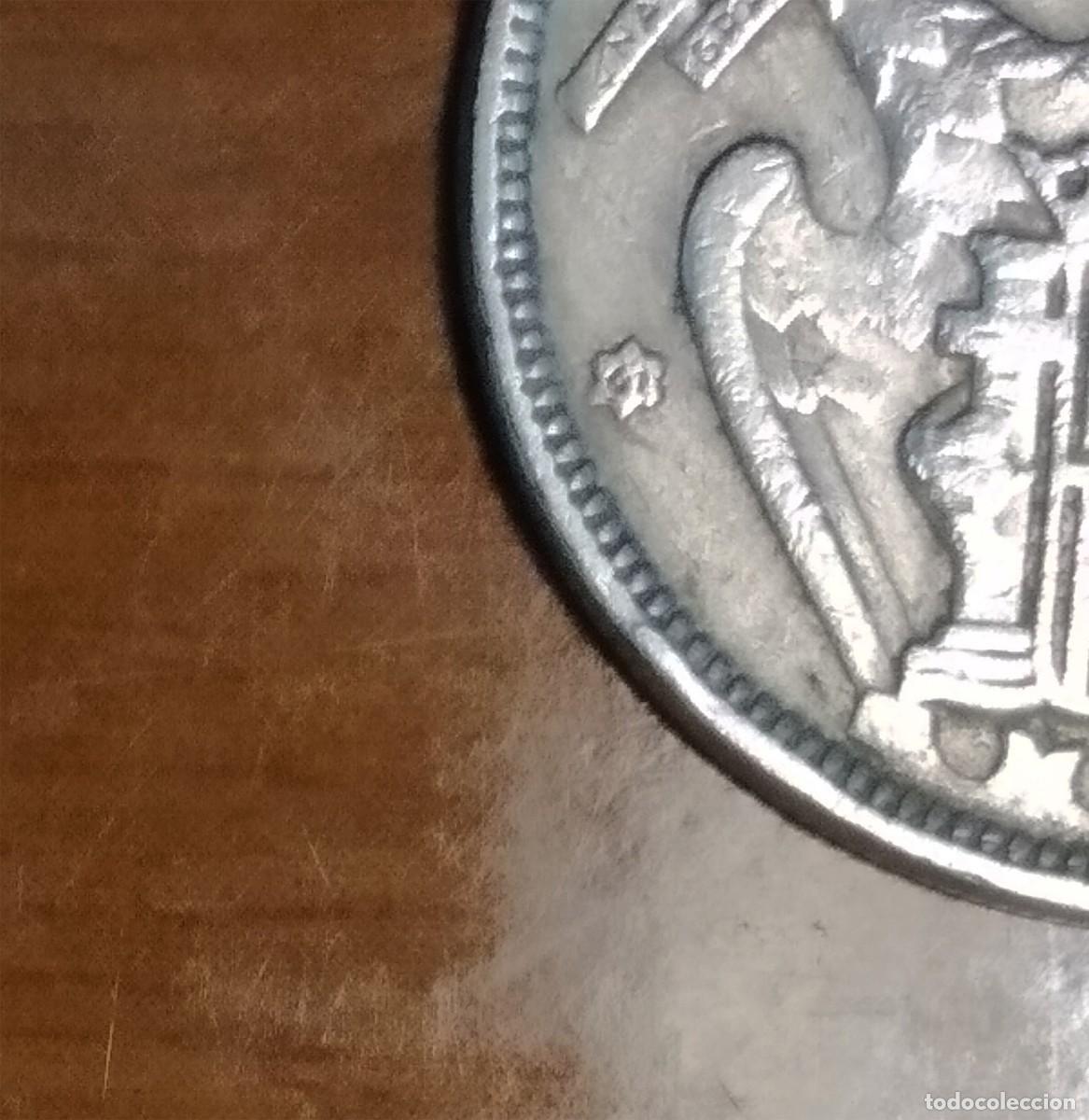 Monedas Franco: CINCO PESETAS 1957 ESTRELLA 61 &rdquo;ERROR ALA&rdquo; - Foto 2