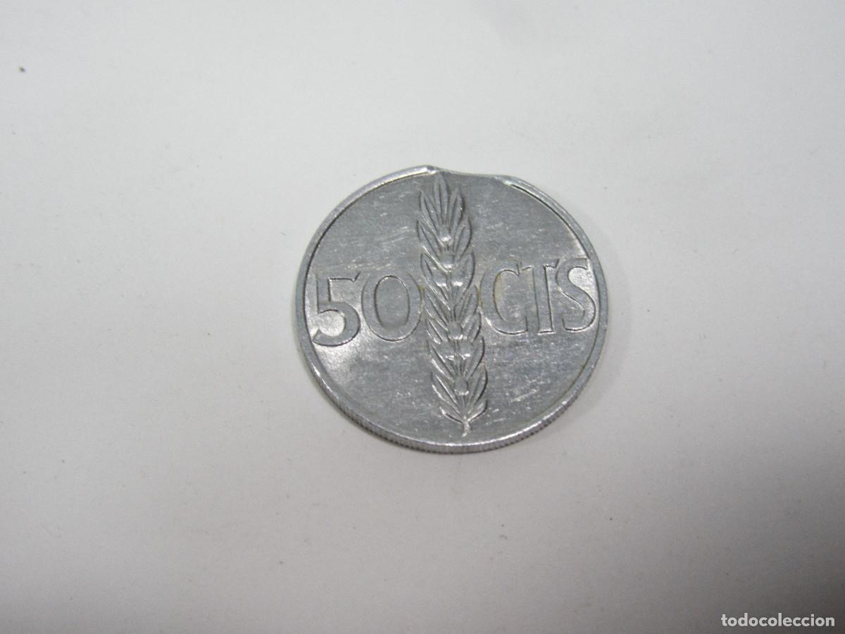Monedas Franco: Moneda de 50 c&eacute;ntimos con error de acu&ntilde;aci&oacute;n. 1966 (71). - Foto 2