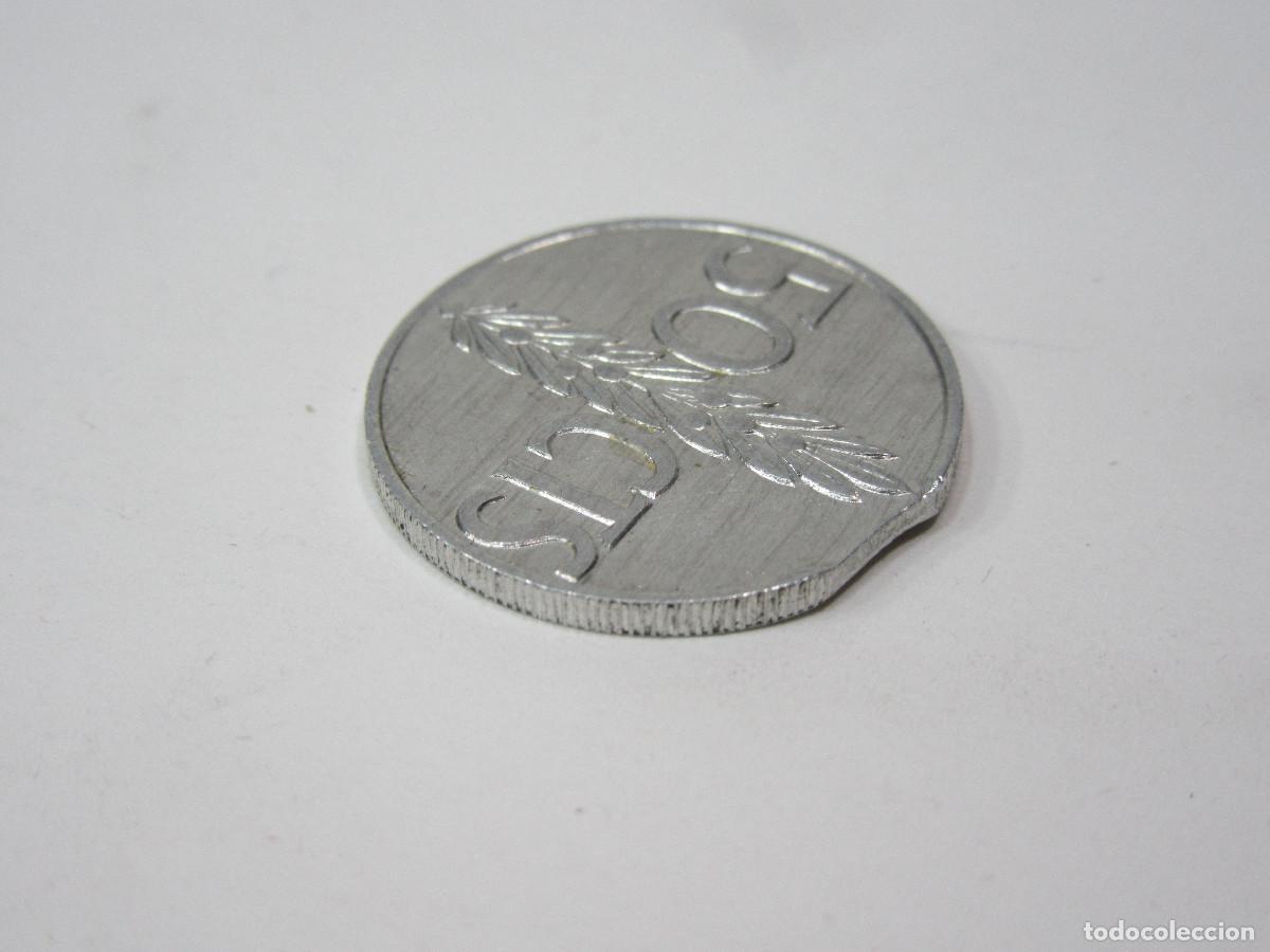 Monedas Franco: Moneda de 50 c&eacute;ntimos con error de acu&ntilde;aci&oacute;n. 1966 (71). - Foto 3