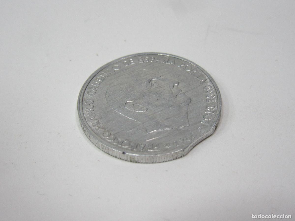 Monedas Franco: Moneda de 50 c&eacute;ntimos con error de acu&ntilde;aci&oacute;n. 1966 (71). - Foto 4