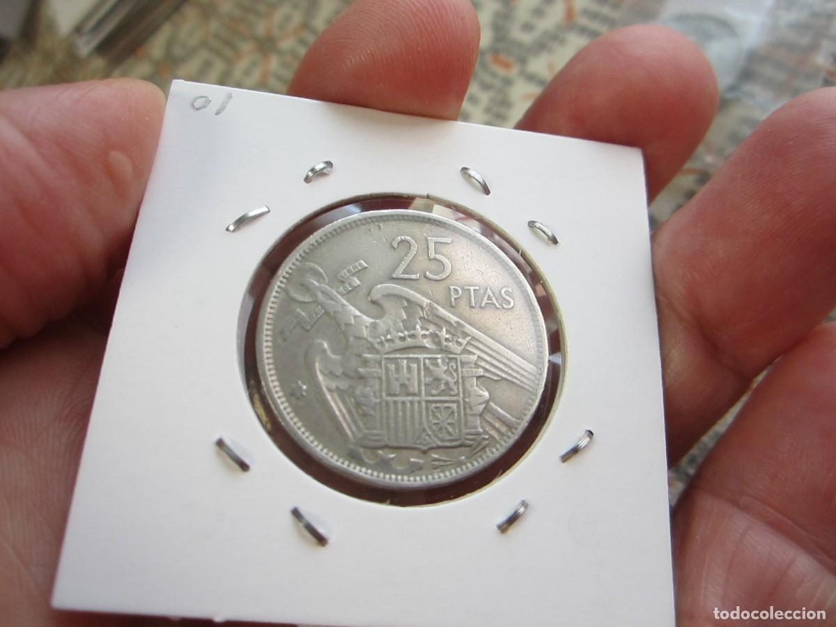 Monedas Franco: MONEDA DE 25 PESETAS DE 1957*58 ERROR - Foto 2