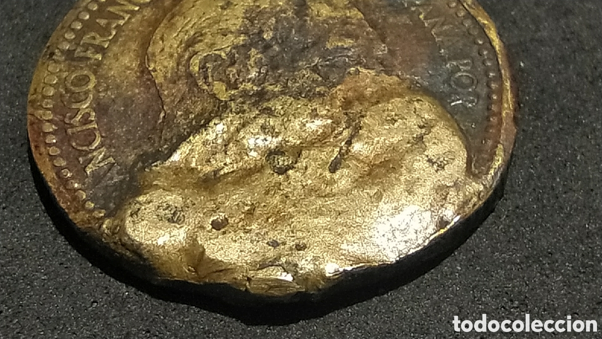 Monedas Franco: Peseta con gran exceso de material - Foto 8