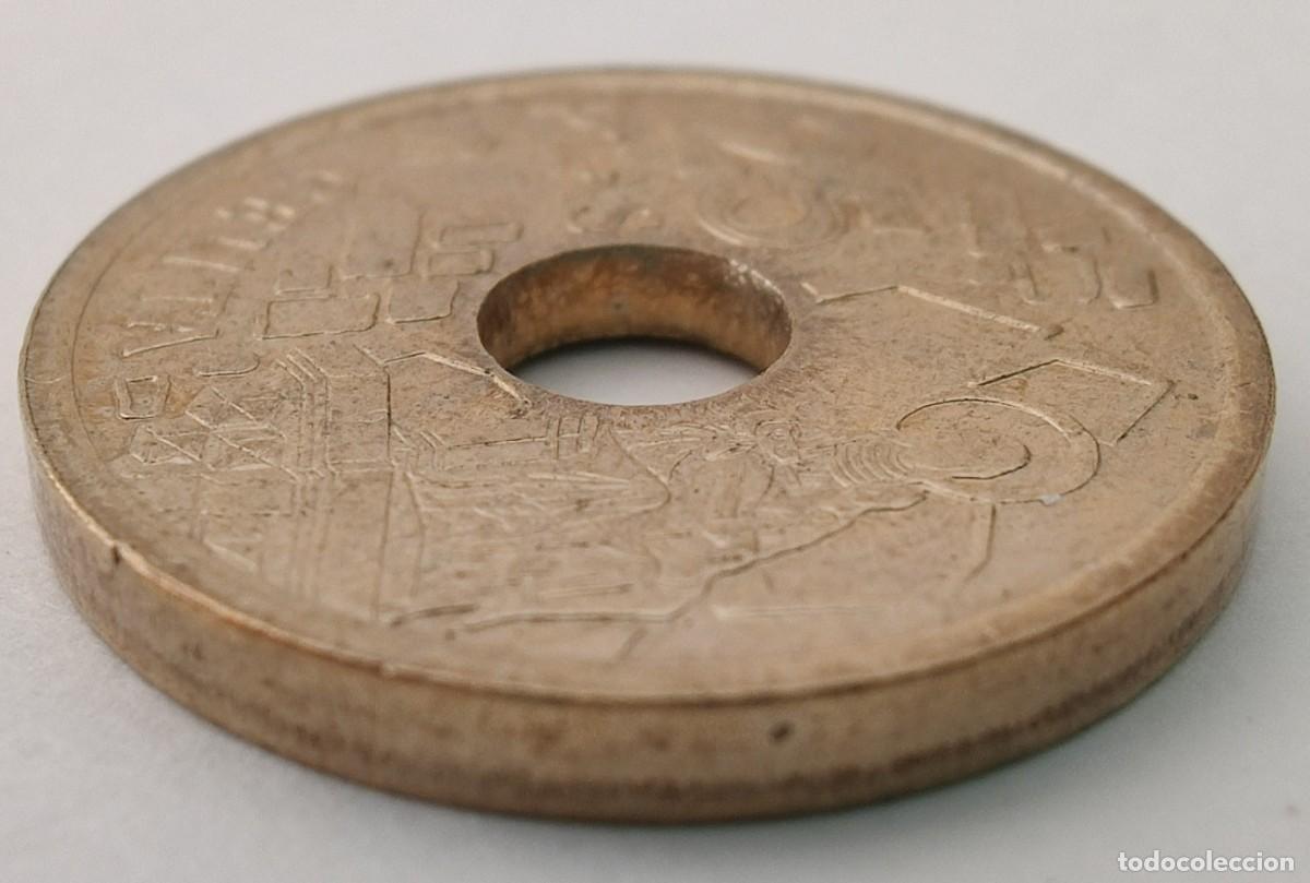 Monedas Franco: Moneda de 25 Pesetas Ceuta - Foto 4