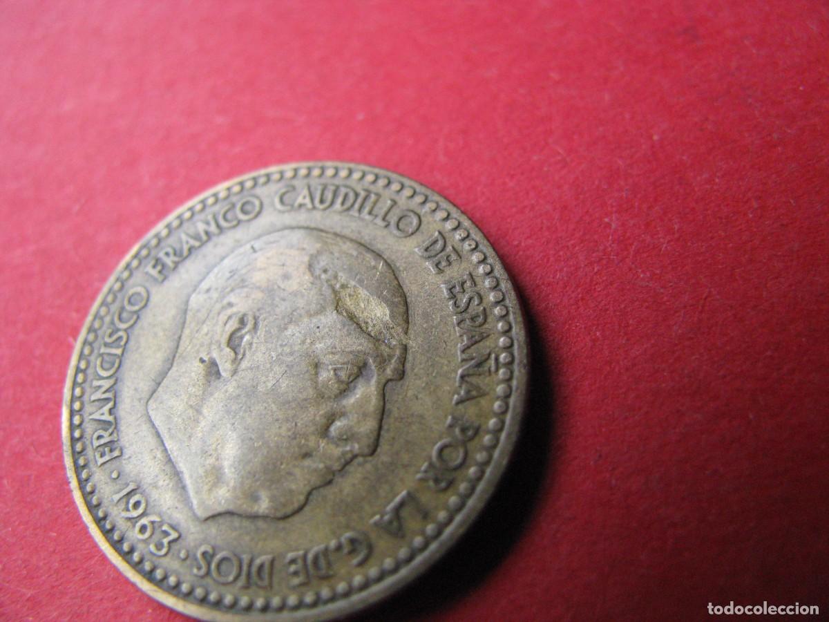 Monedas Franco: MONEDA 1 PESETA 1963. CON DEFECTO. - Foto 2