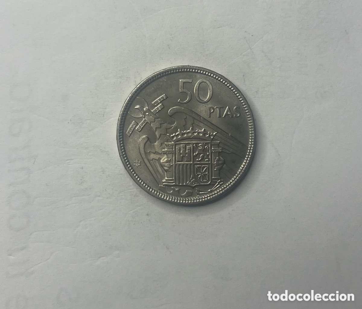 Monedas Franco: Moneda de 50 ptas sin circular de 1957*58 - Foto 2