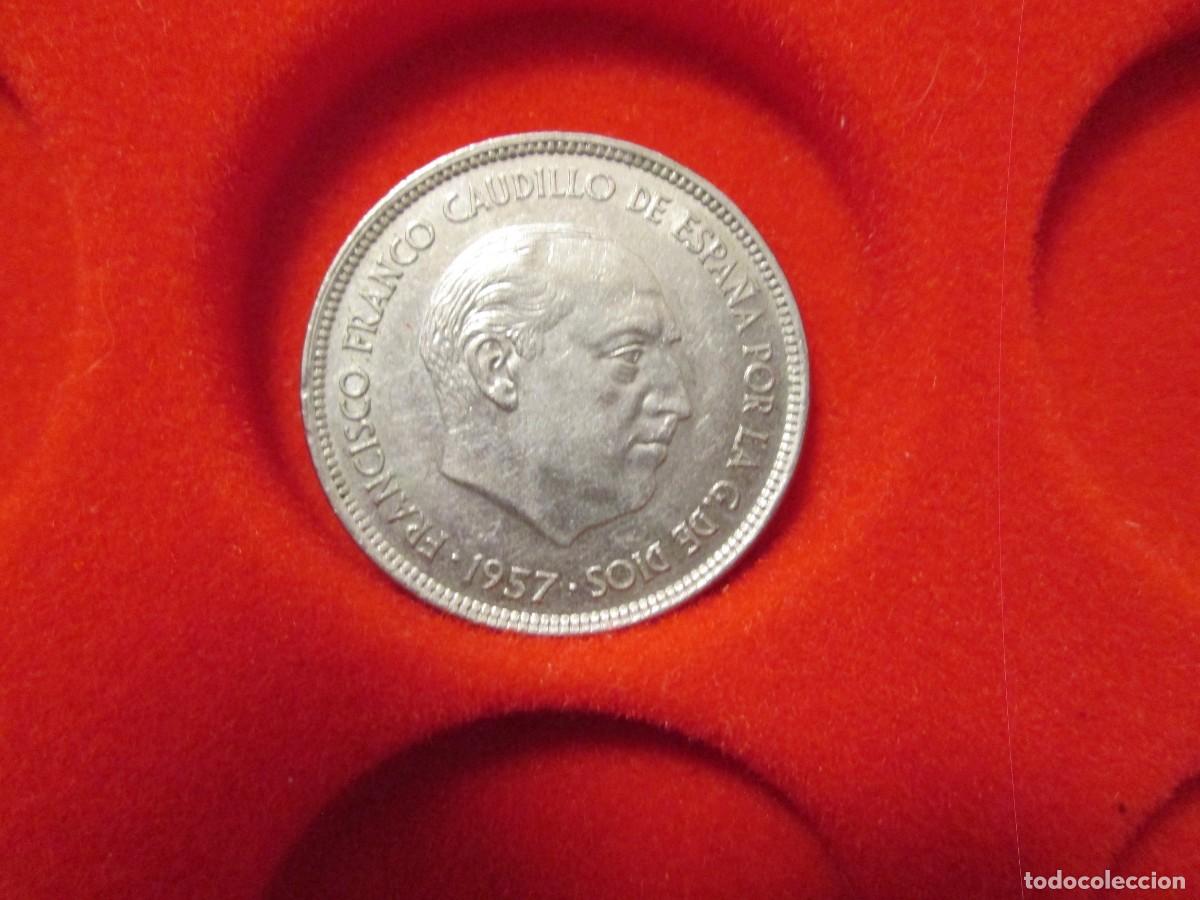 Monedas Franco: 25 pesetas 1957 estrela 75 - Foto 2