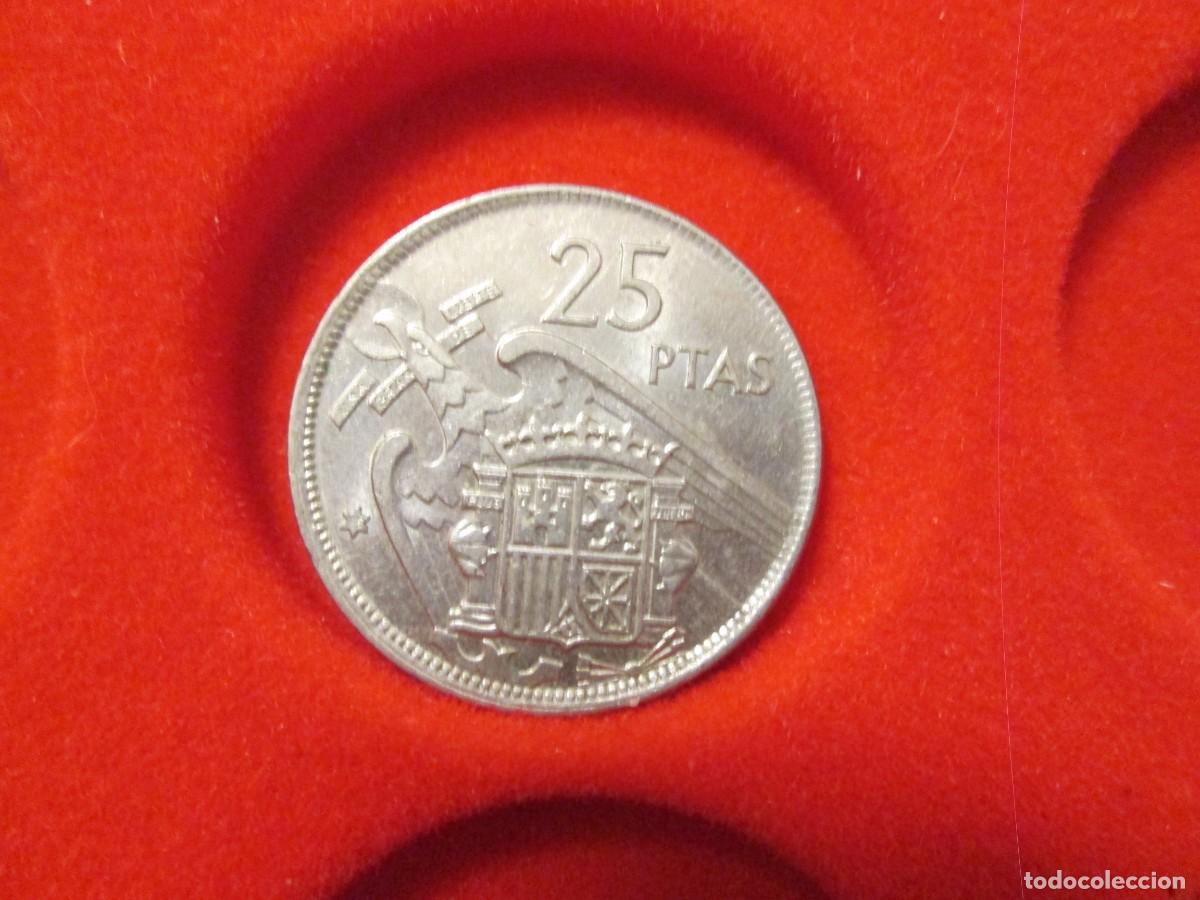 Monedas Franco: 25 pesetas 1957 estrela 75 - Foto 3
