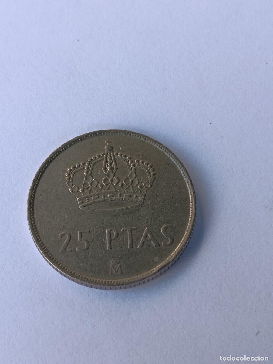 Monedas Franco: JCarlos 25 ptas 1983 - Foto 2