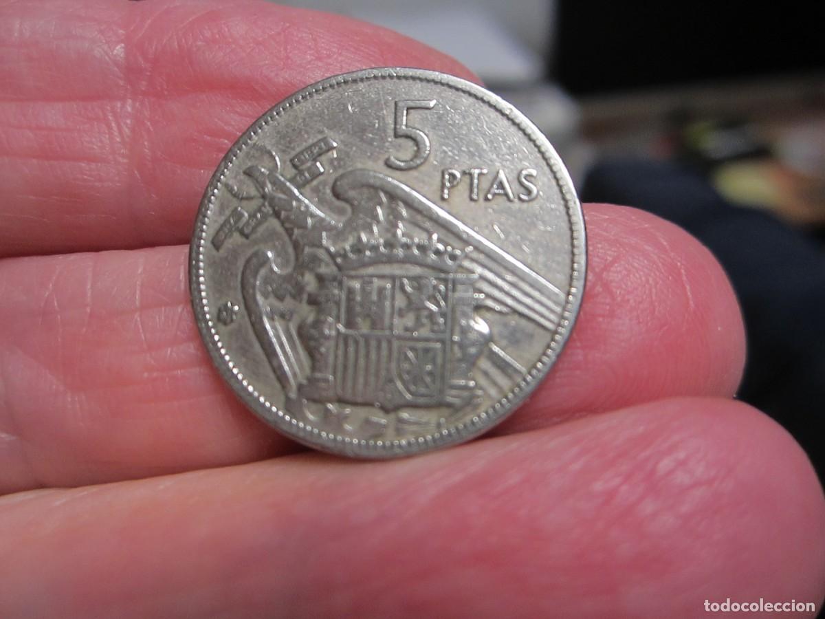 Monedas Franco: MONEDA DE 5 PESETAS DE 1957*61 - Foto 2