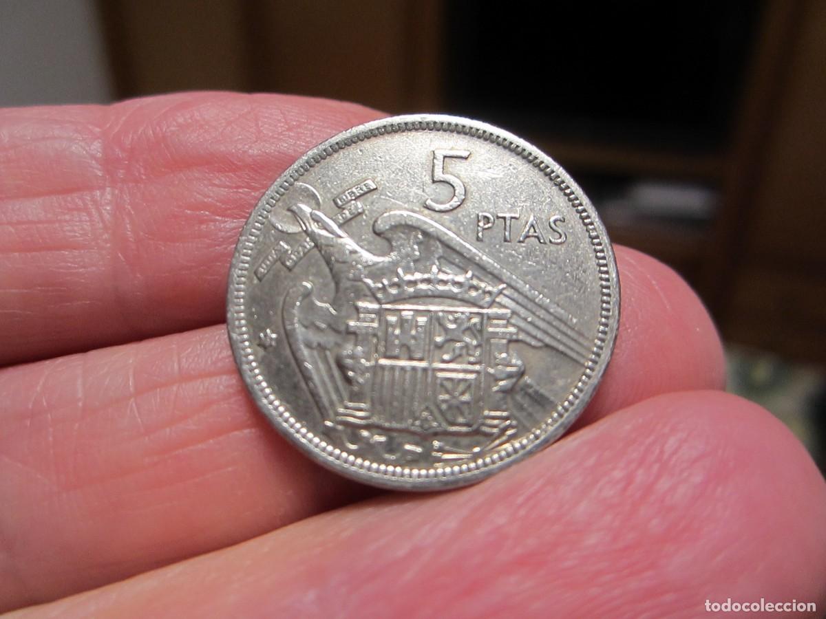 Monedas Franco: MONEDA DE 5 PESETAS DE 1957*73 - Foto 2