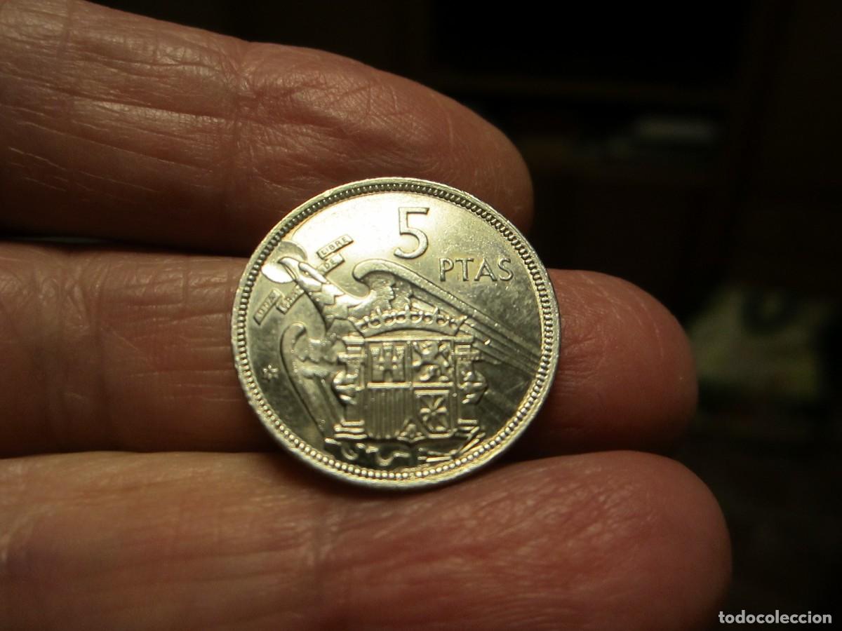 Monedas Franco: MONEDA DE 5 PESETAS DE 1957*75 - Foto 2