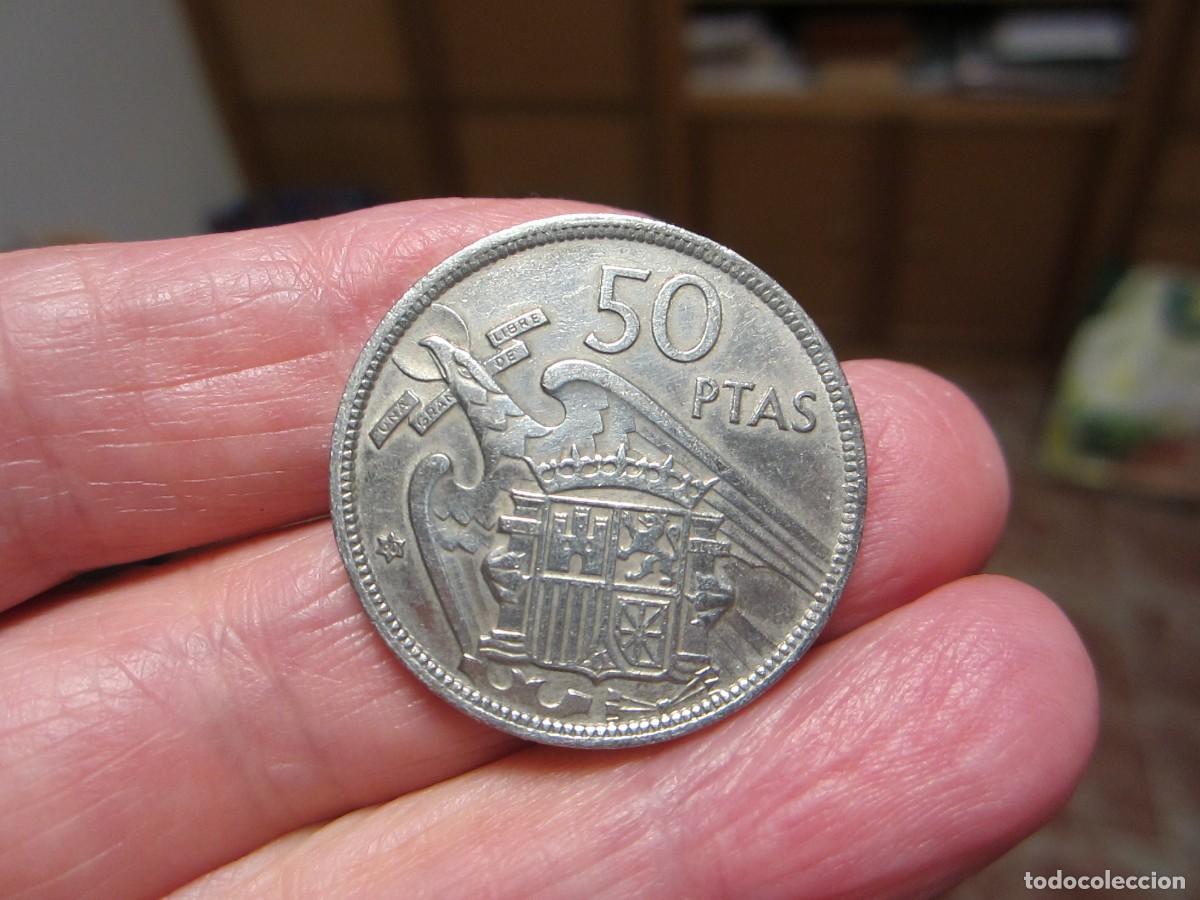 Monedas Franco: MONEDA DE 50 PESETAS DE 1957*60 - Foto 2