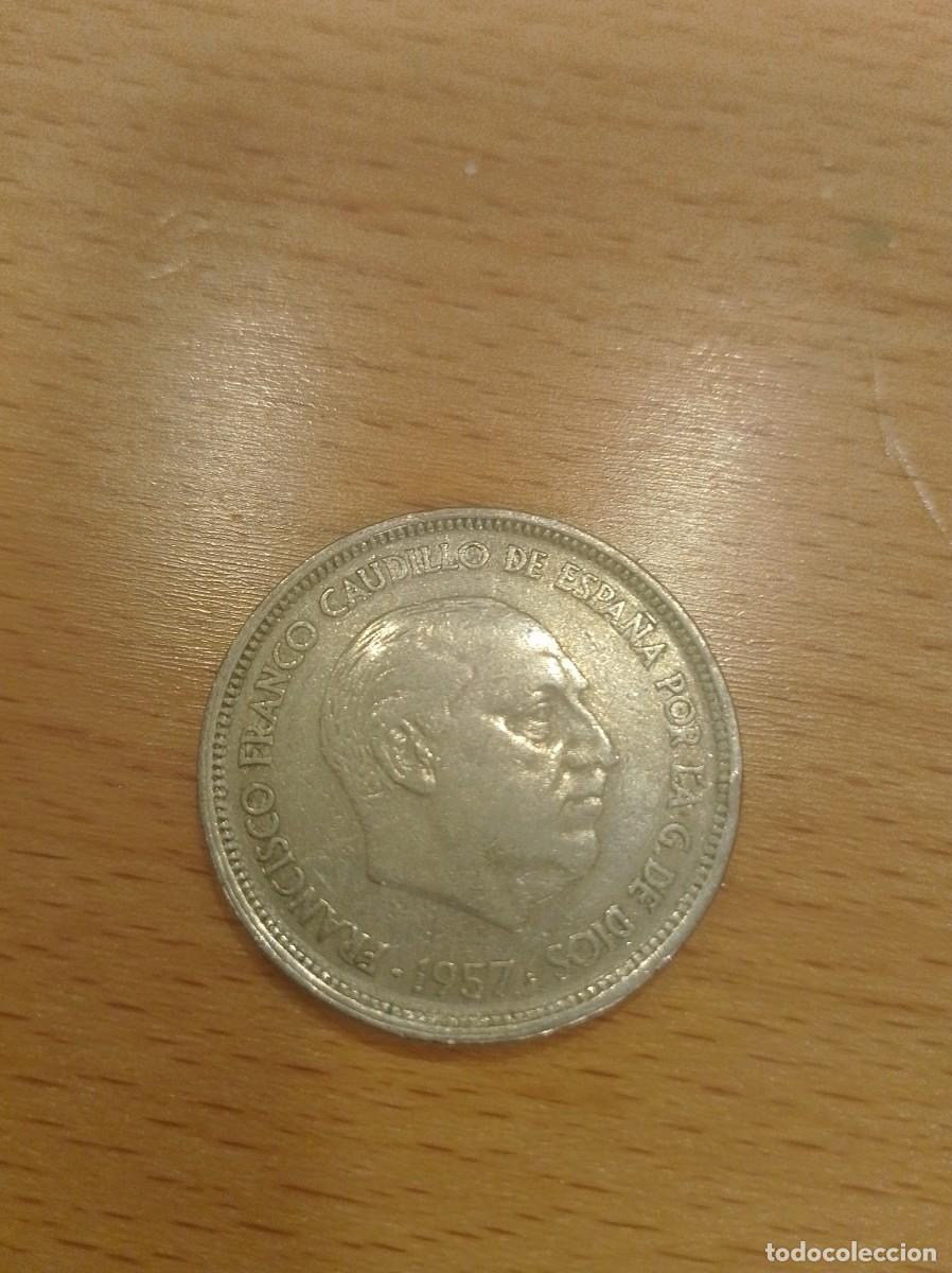 Monedas Franco: Moneda de 50 pesetas de 1957 - Foto 2