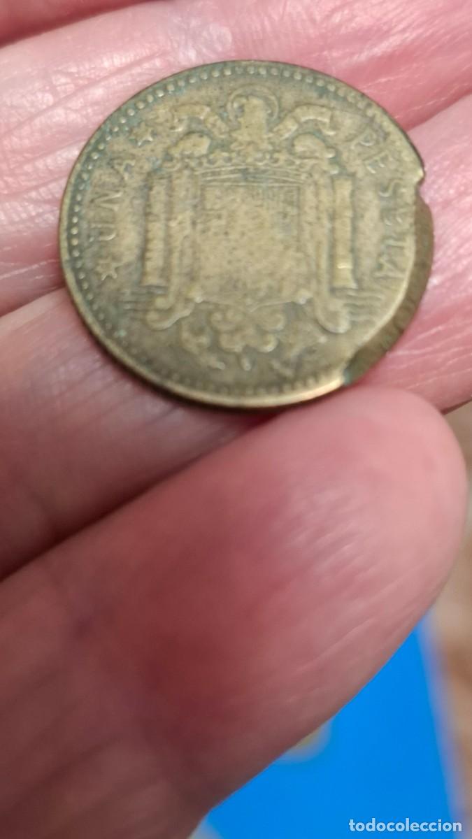 Monedas Franco: MONEDA DE 1 PESETA DE 1947 (CON ERROR) - Foto 2