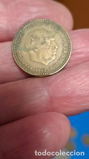 Monedas Franco: MONEDA DE 1 PESETA DE 1963 (CON ERROR) - Foto 1