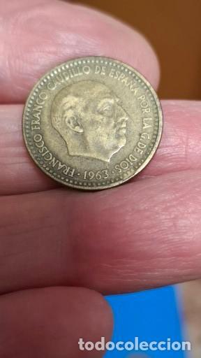 Monedas Franco: MONEDA DE 1 PESETA DE 1963 (CON ERROR) - Foto 1