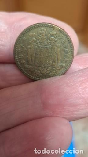 Monedas Franco: MONEDA DE 1 PESETA DE 1963 (CON ERROR) - Foto 2
