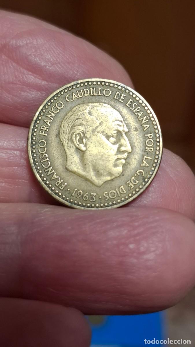 Monedas Franco: MONEDA DE 1 PESETA DE 1963 (CON ERROR) - Foto 1