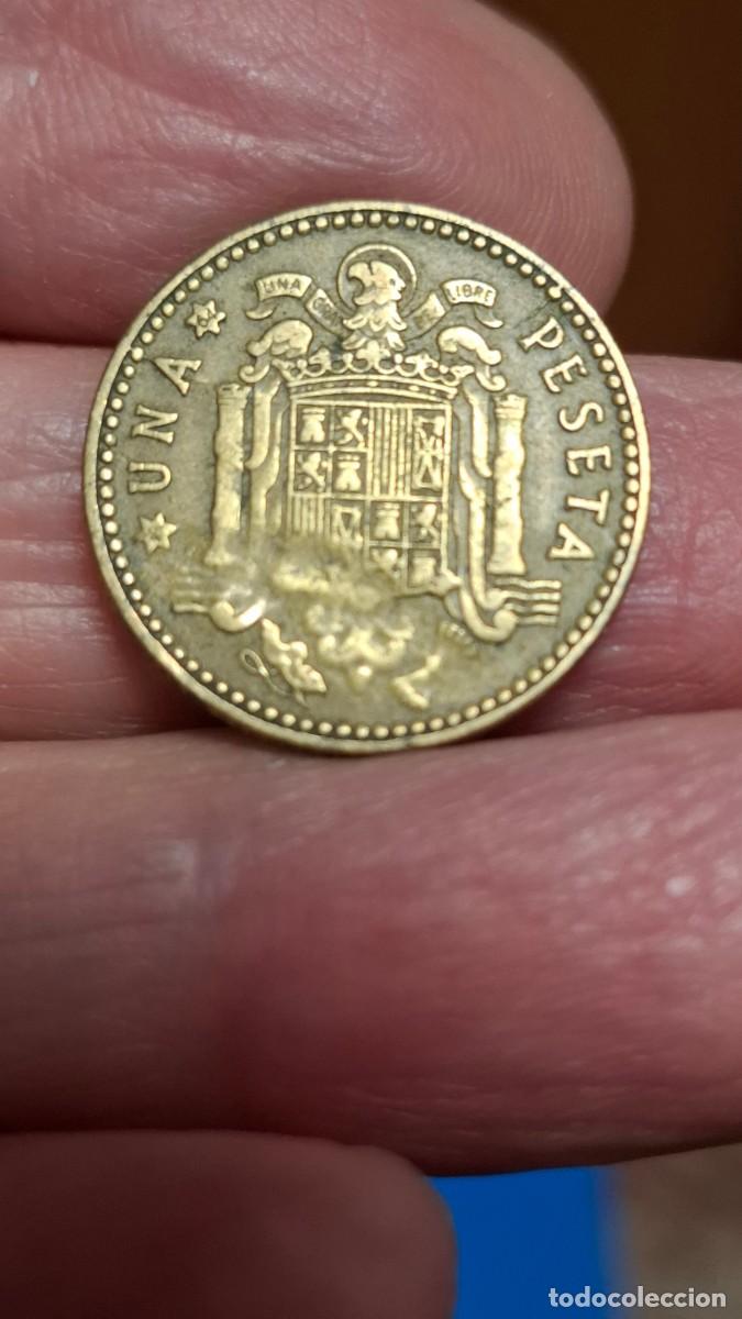 Monedas Franco: MONEDA DE 1 PESETA DE 1963 (CON ERROR) - Foto 2