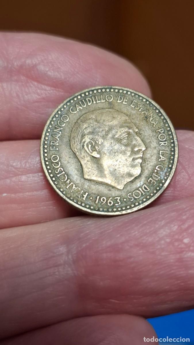 Monedas Franco: MONEDA DE 1 PESETA DE 1963 (CON ERROR) - Foto 1
