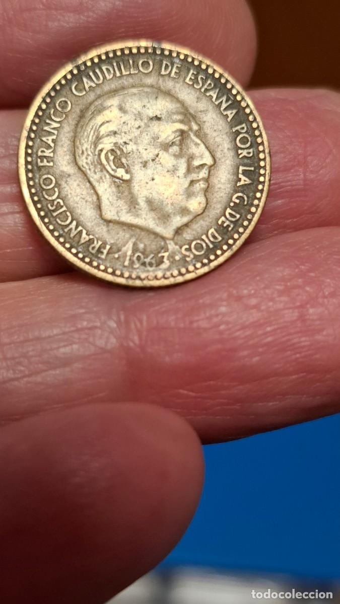 Monedas Franco: MONEDA DE 1 PESETA DE 1963 (CON ERROR) - Foto 1