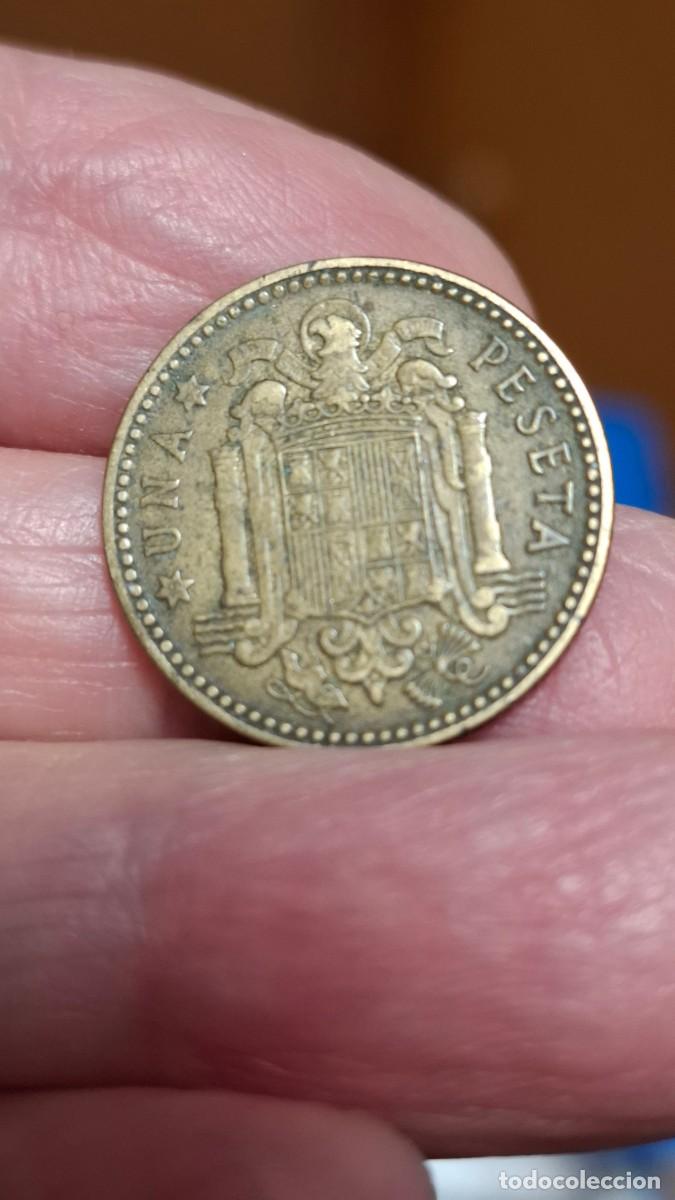Monedas Franco: MONEDA DE 1 PESETA DE 1963 (CON ERROR) - Foto 2