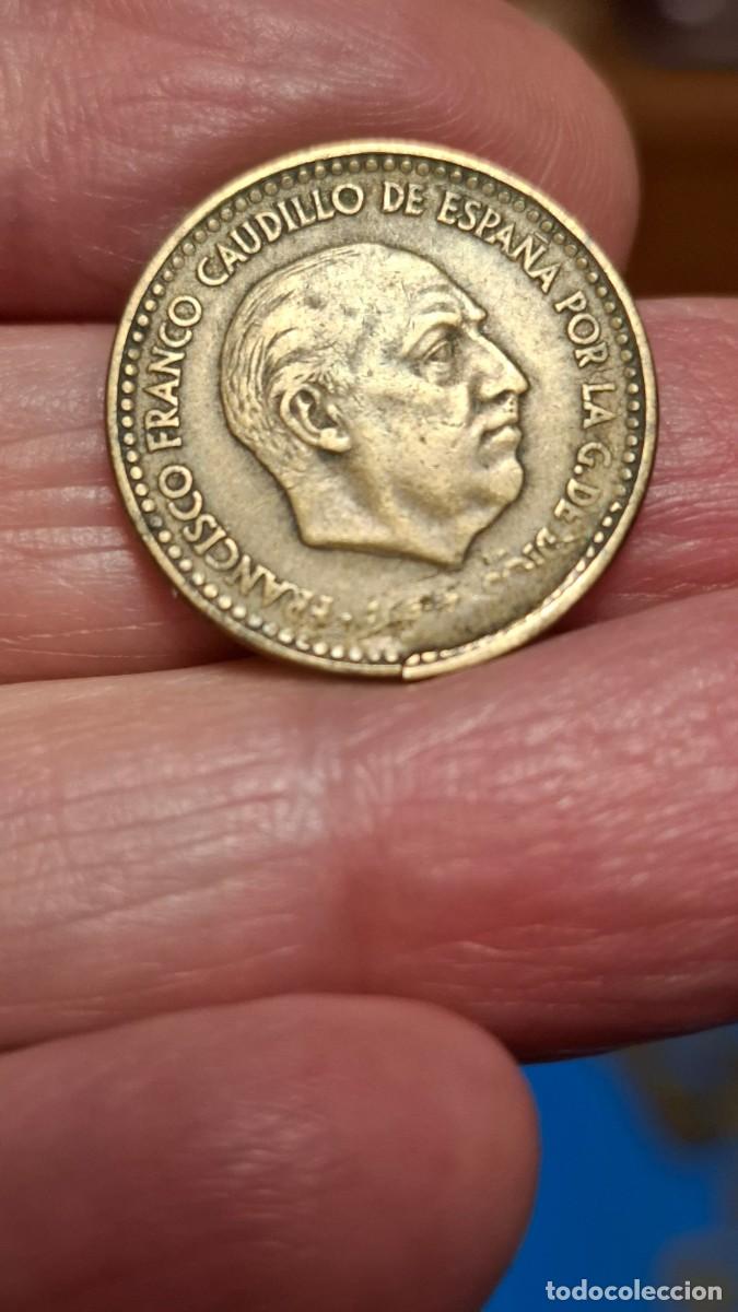 Monedas Franco: MONEDA DE 1 PESETA DE 1963 (CON ERROR) - Foto 1