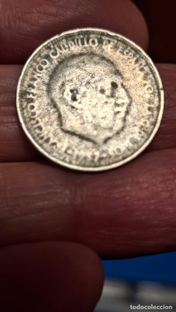 Monedas Franco: MONEDA DE 5 PESETAS DE 1957 (CON ERROR) - Foto 1