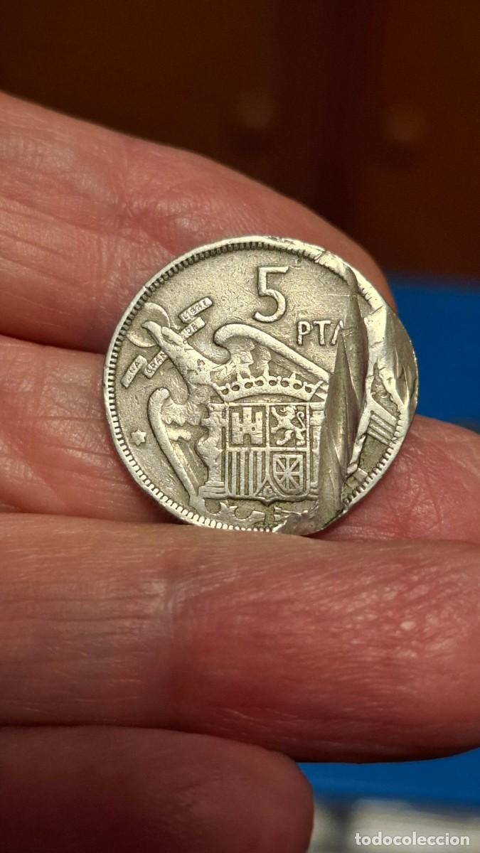 Monedas Franco: MONEDA DE 5 PESETAS DE 1957 (CON ERROR) - Foto 2