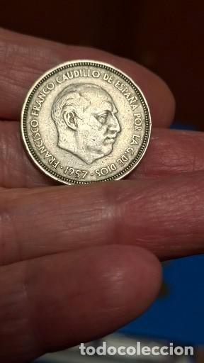 Monedas Franco: MONEDA DE 25 PESETAS DE 1957 (CON ERROR) - Foto 1