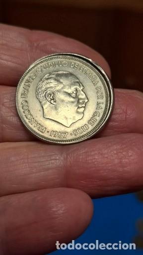 Monedas Franco: MONEDA DE 25 PESETAS DE 1957 (CON ERROR) - Foto 1