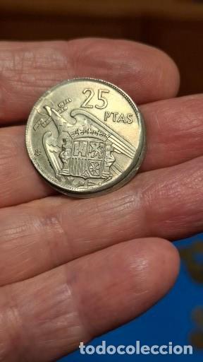 Monedas Franco: MONEDA DE 25 PESETAS DE 1957 (CON ERROR) - Foto 4