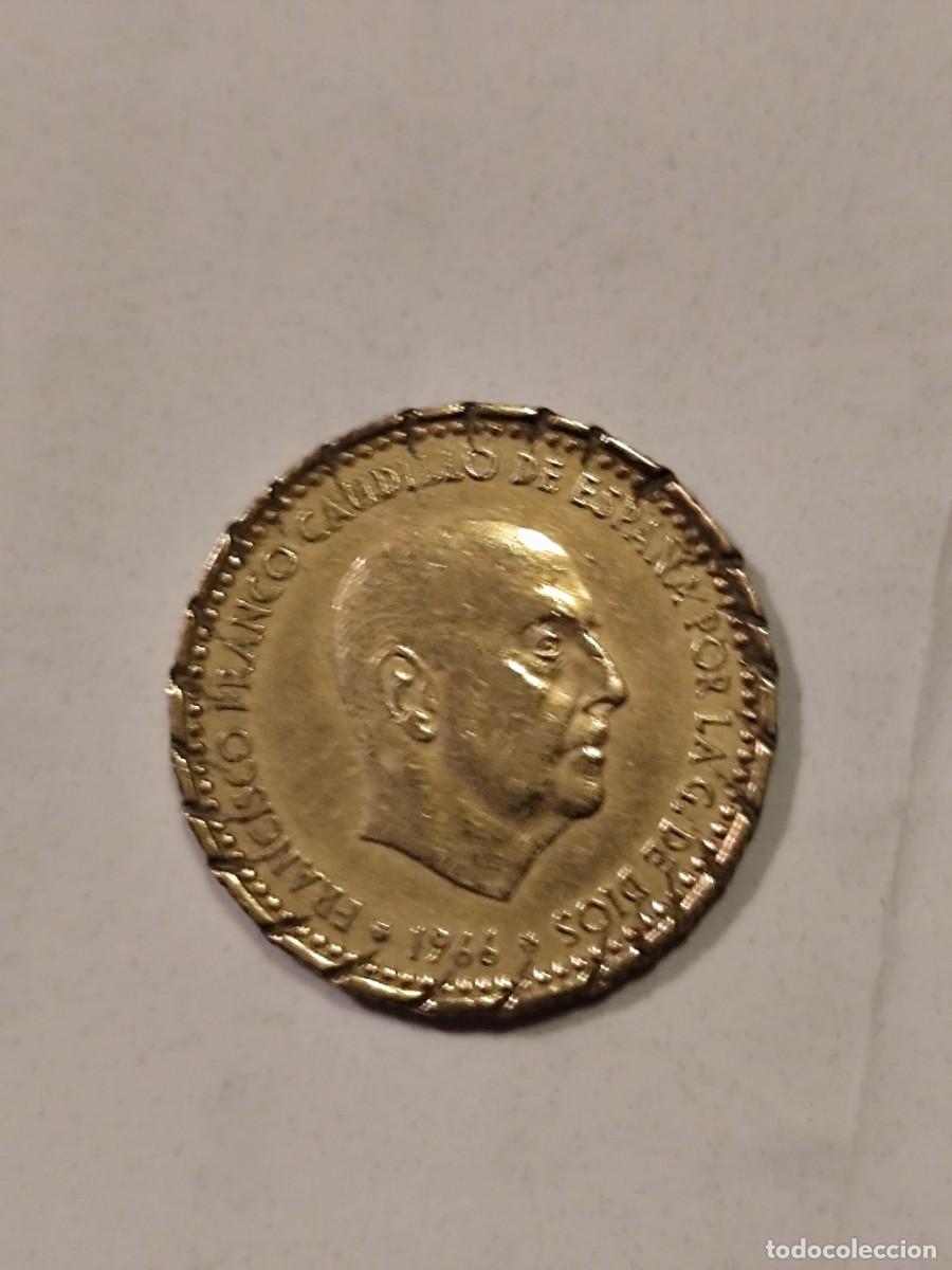 Monedas Franco: Moneda de 1 peseta de 1966 *19*71 - Foto 1