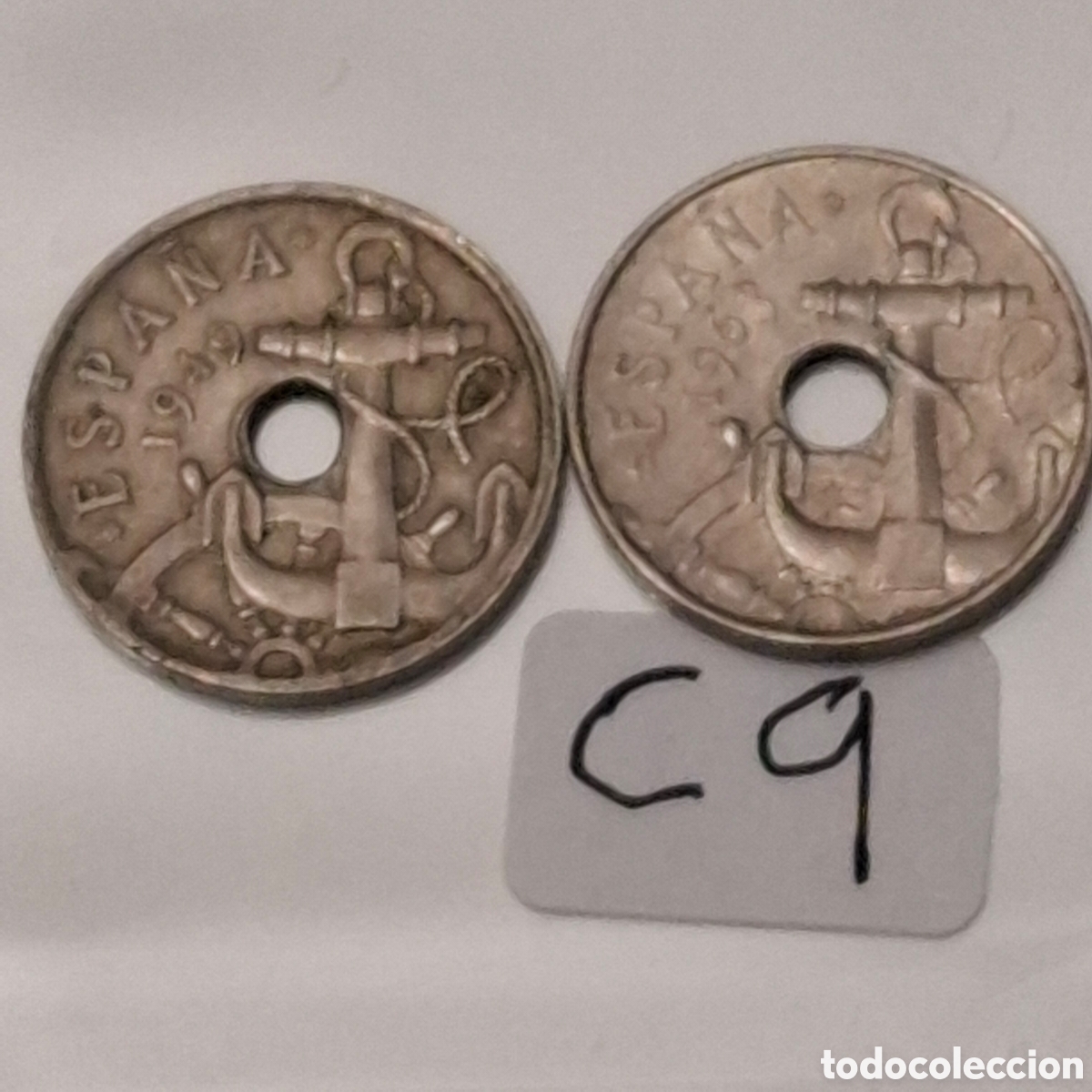 Moedas Franco: Dos Monedas De 50 C&eacute;ntimos De Peseta, 1 Del 1949 Y Otra De 1963, Ancla y Yugo Con Flechas.