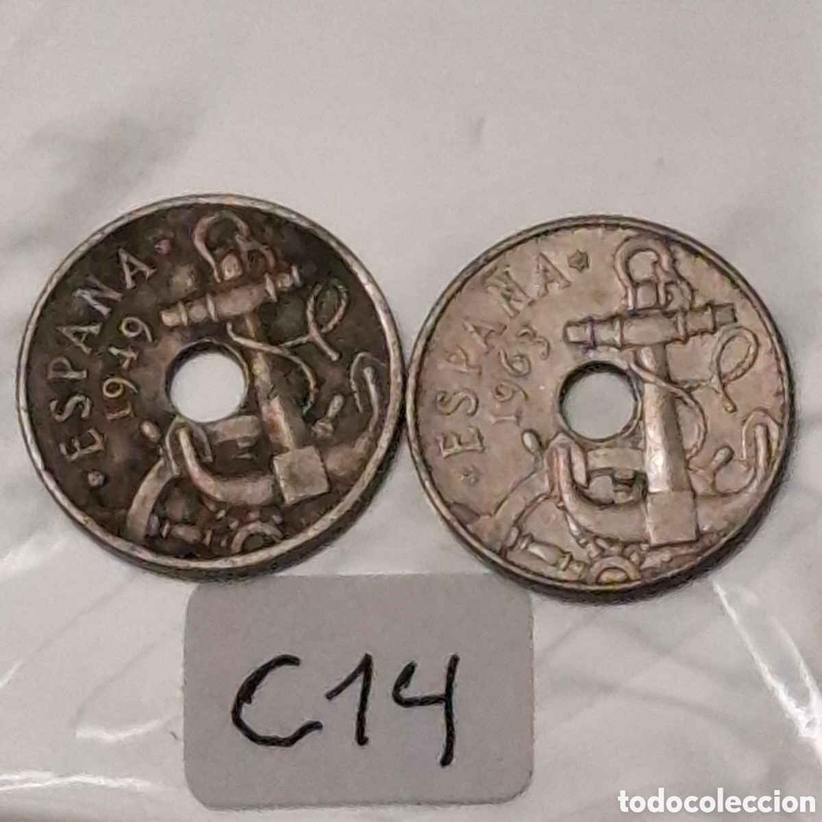 Moedas Franco: Dos Monedas De 50 C&eacute;ntimos De Peseta, 1 Del 1949 Y Otra De 1963, Ancla y Yugo Con Flechas.