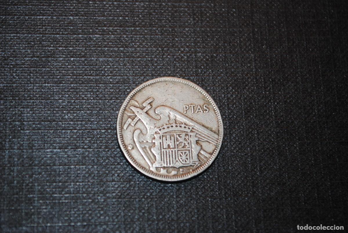 Monnaies Franco: CINCO PESETAS 1957 , LE FALTA EL NUMERO 5 .