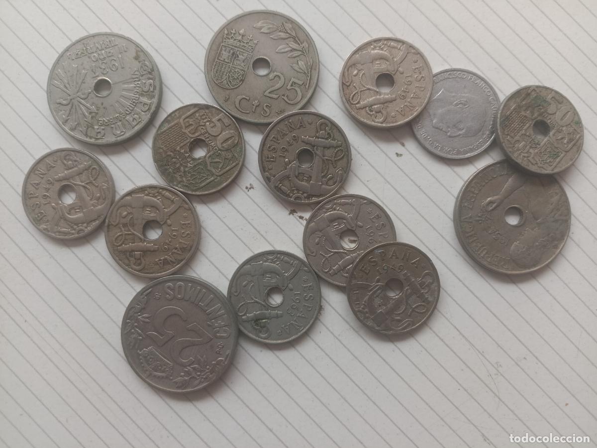 Monedas Franco: 13 monedas de 25 y 50 c&eacute;ntimos agujero