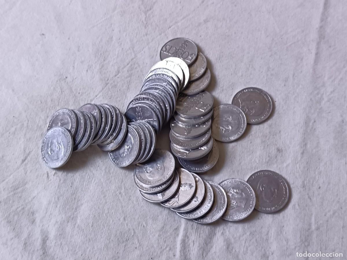 Monedas Franco: Franco, lote de 50 monedas de 50 c&eacute;ntimos de 1966, *71, en estuche de metacrilato