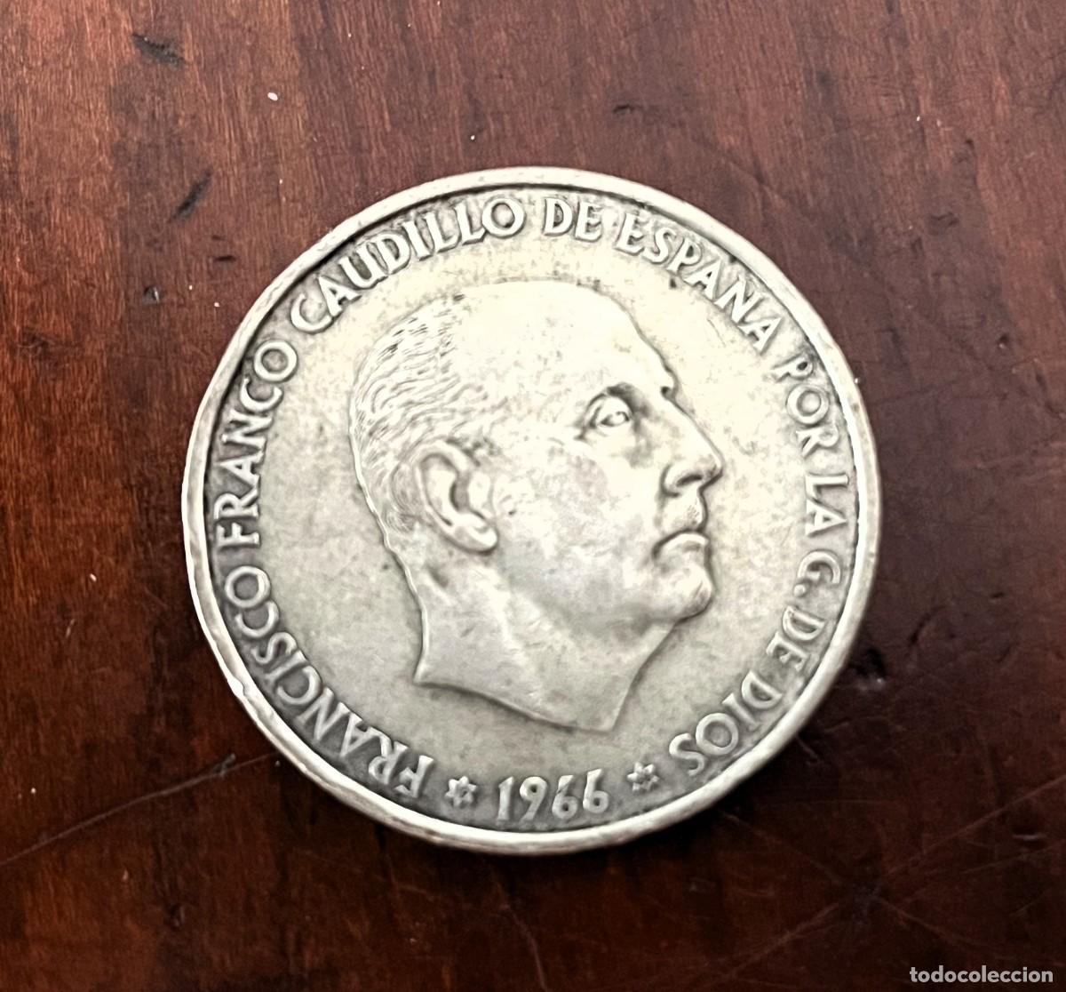 Monedas Franco: Moneda 100 ptas. Francisco Franco 1966, estrella 66, buen estado, antigua y rara
