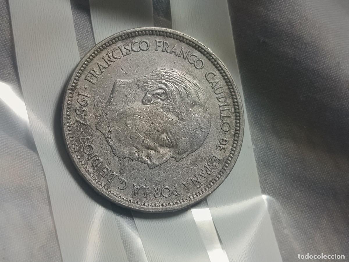 Monedas Franco: 50 pesetas 1957 una libre grande
