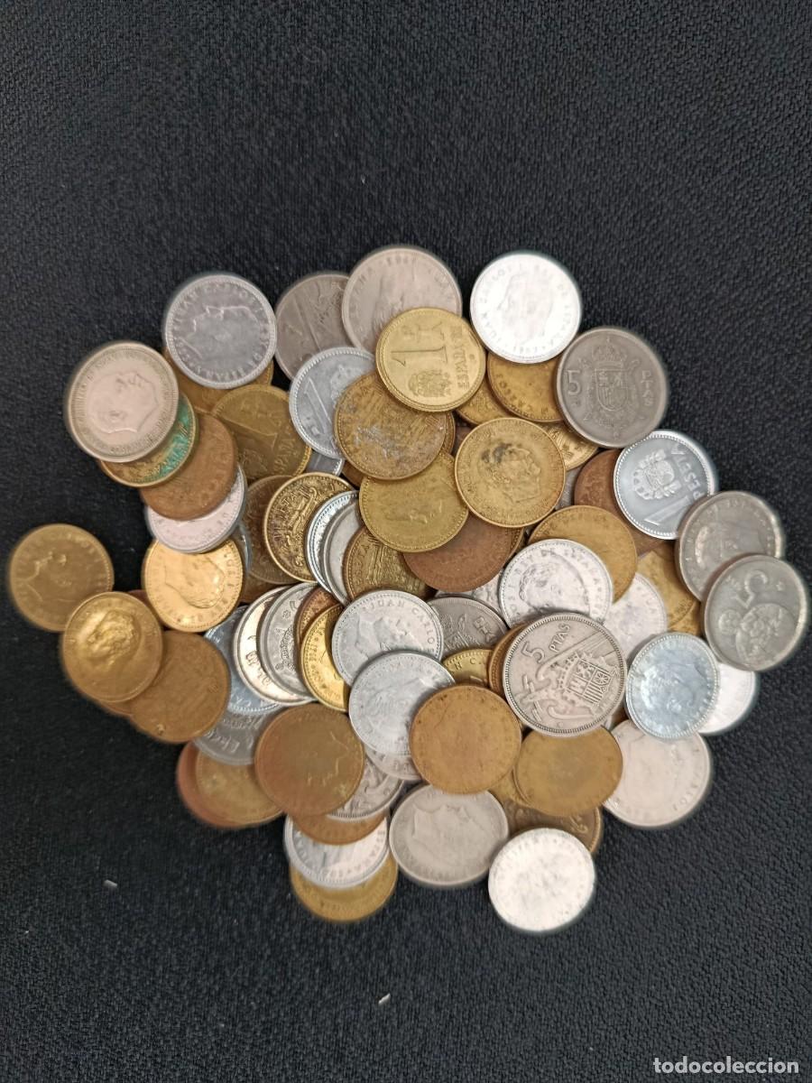 Monedas Franco: Lote variado de monedas antiguas de Espa&ntilde;a. Pesetas de Juan Carlos I y Francisco Franco, (unas 100 )