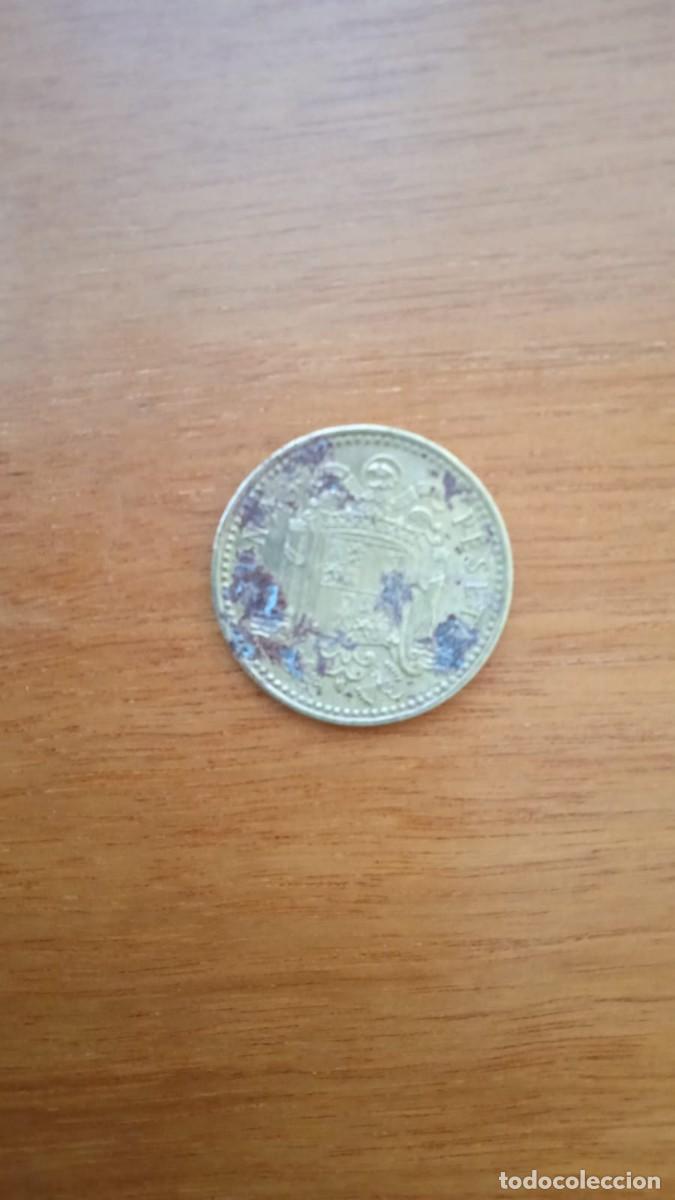 Monedas Franco: Una peseta. Francisco Franco. A&ntilde;o 1966. Estrella 72. Con defecto de fabricaci&oacute;n.