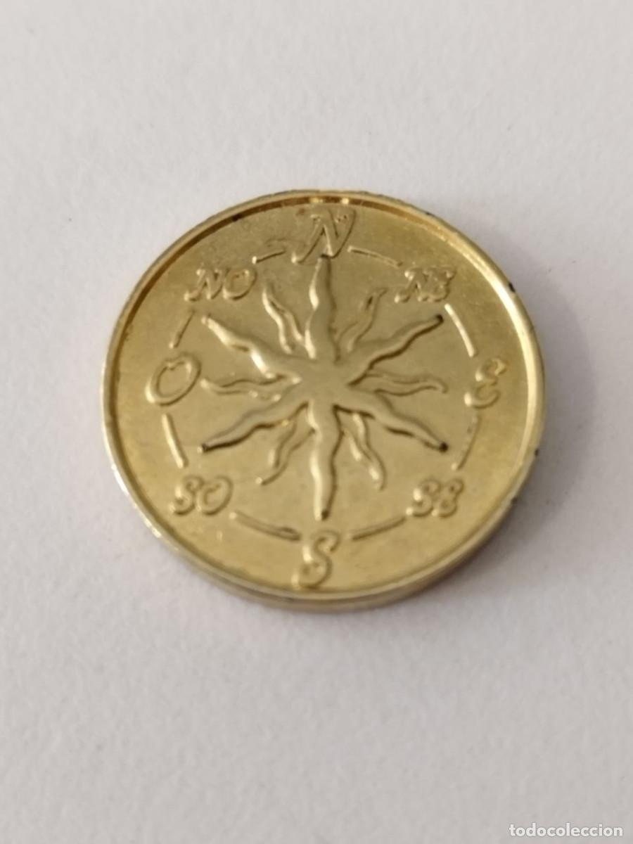 Monedas Franco: Moneda Her&aacute;ldica Rosa de los Vientos Ba&ntilde;ada en oro 24K. Arra de boda